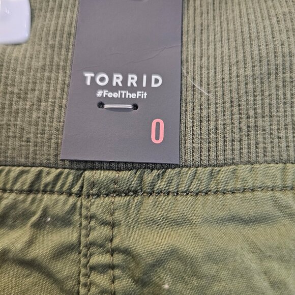 NWT-Torrid-Pull-On Convertible Poplin Crop Pant - Picture 6 of 6